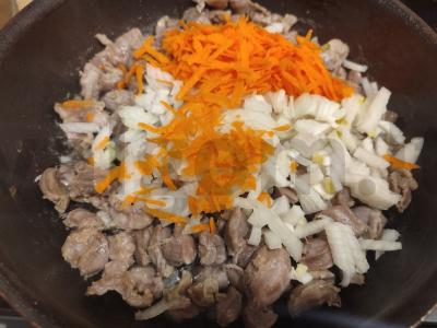 Vištienos skrandžiai pomidorų padaže Žingsnis 4