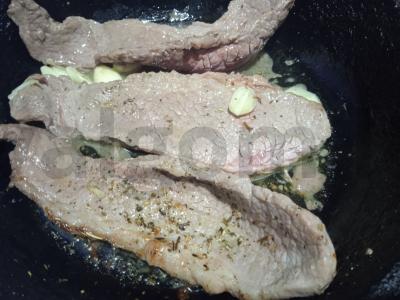 Kvapnus jautienos steikas „Minutka“ su keptomis daržovėmis Žingsnis 10