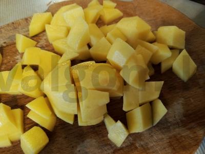 Bulvės su kiauliena lėtoje viryklėje Žingsnis 4