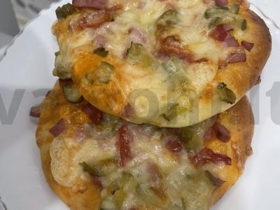 Pica „Mokyklinė“ su adžika pagrindine nuotrauka