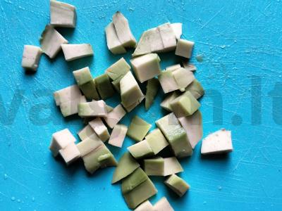 Lengvas ir naudingas salotas su avokadu ir kukurūzais Žingsnis 2