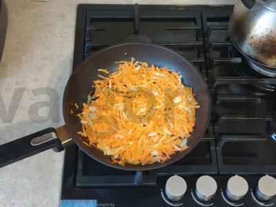 Troškinta kopūstai su ryžiais ir daržovėmis Žingsnis 3