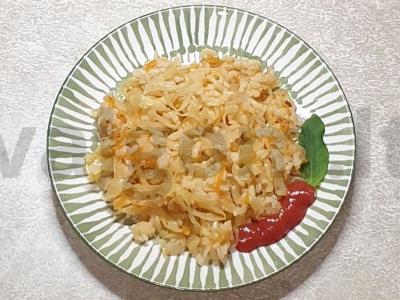 Troškinta kopūstai su ryžiais ir daržovėmis pagrindine nuotrauka