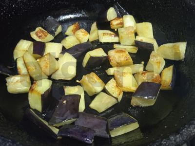 Jautienos steikas garstyčių marinate su rozmarinu ir baklažanų bei žaliųjų pupelių garnyru Žingsnis 2