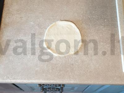 Pica su rikota ir vynuogėmis Žingsnis 1