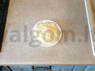 Pica su rikota ir vynuogėmis Žingsnis 3