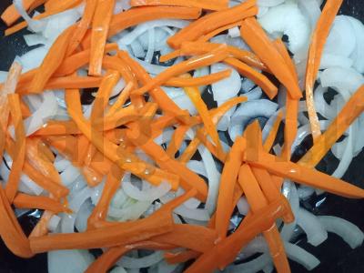 Plovas su kiaulienos guliašu, česnaku ir barbaru Žingsnis 1