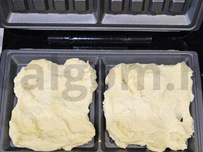 Vieniški vafliai su kefyru ir braškėmis Žingsnis 2