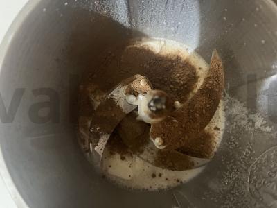 Tirštas šokoladinis pieno kokteilis su ledais Žingsnis 2