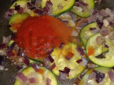 Tigro krevetės su tagliatelle makaronais pomidorų-grietinėlės padaže Žingsnis 9