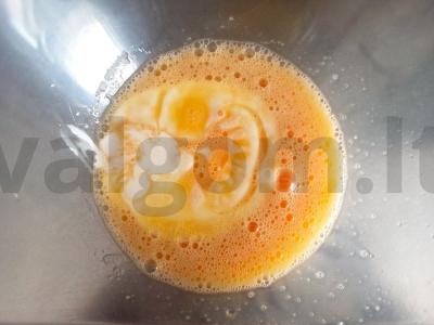 Pyragas su riešutais ir razinomis arbatai Žingsnis 2