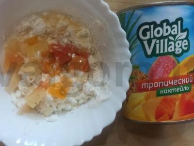 Varškė su vaisiais, medumi ir cinamonu pagrindine nuotrauka