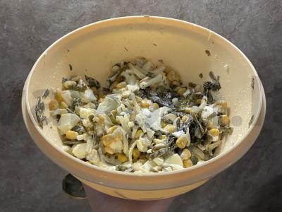 Salotos su jūros kopūstais ir kiaušiniu pagrindine nuotrauka