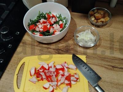 Salotas „Stolichny“ su rukola Žingsnis 1