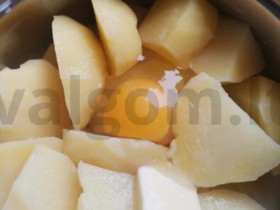 Bulvių košė su kiaušiniu, pienu ir sviestu Žingsnis 3