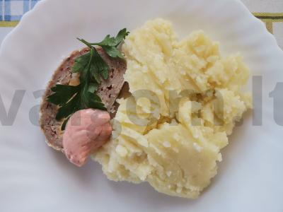 Bulvių košė su kiaušiniu, pienu ir sviestu pagrindine nuotrauka