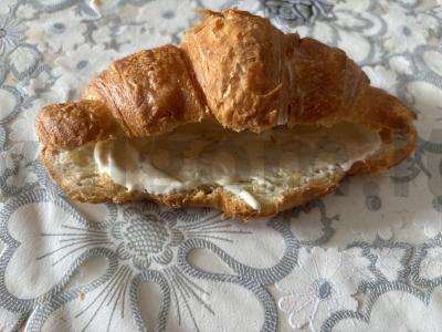 Kriokantis kruasanas su sotia įdaru ir grietinės padažu Žingsnis 4