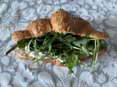 Kriokantis kruasanas su sotia įdaru ir grietinės padažu Žingsnis 5