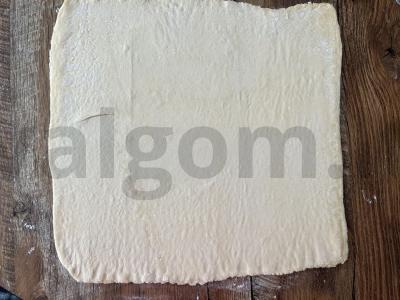 Sluoksniuoto tešlos pyragas su lašiša ir ryžiais Žingsnis 1