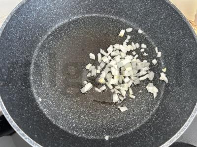 Sluoksniuoto tešlos pyragas su lašiša ir ryžiais Žingsnis 2