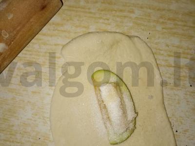 Kibinai su obuoliu ir bananais Žingsnis 4