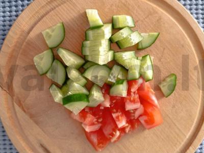 Šviežių daržovių salotos su mocarela Žingsnis 1