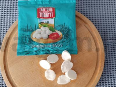 Šviežių daržovių salotos su mocarela Žingsnis 2