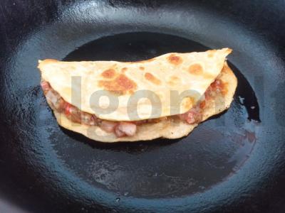 Kvietinė plokštainis su pomidorais, šonine ir kreminiu sūriu Žingsnis 6