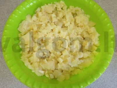 Okroška su rūkytomis dešromis ant duonos kvaso Žingsnis 2