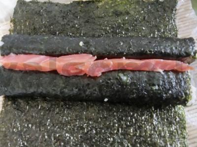 Rulonai su agurkais ir upėtakiu Žingsnis 4