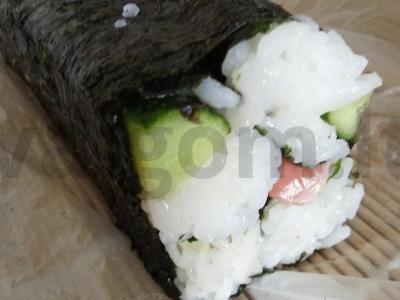 Rulonai su agurkais ir upėtakiu Žingsnis 5