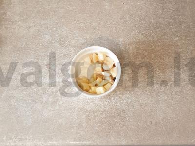 Grūdėtas varškė su bananais, obuoliu ir džemu Žingsnis 3