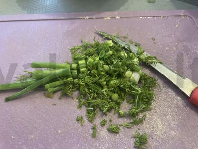 Olivje salotas su doktorine dešra ir petražolėmis Žingsnis 3