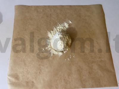 Oro pica su rūkytomis dešromis ir traškia sūrio plutele Žingsnis 1