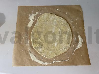 Oro pica su rūkytomis dešromis ir traškia sūrio plutele Žingsnis 2