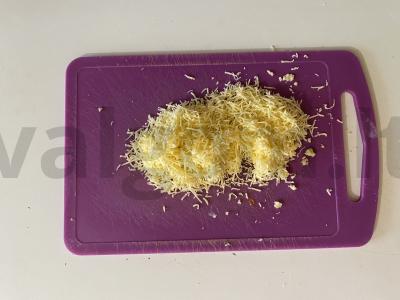 Oro pica su rūkytomis dešromis ir traškia sūrio plutele Žingsnis 7