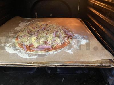 Oro pica su rūkytomis dešromis ir traškia sūrio plutele Žingsnis 9