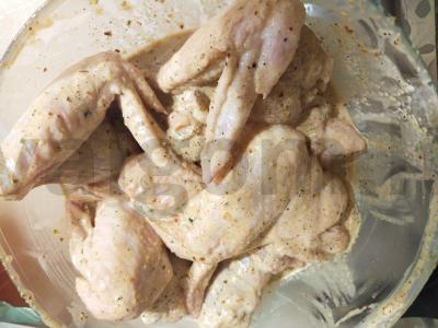 Kepti vištienos sparneliai su bulvėmis Žingsnis 1