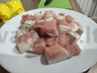 Vištiena kinų stiliumi saldžiarūgščiame padaže Žingsnis 1