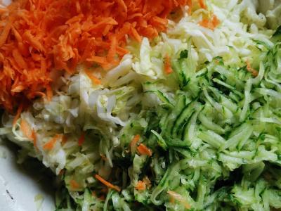 Vitaminų salotos su daržovėmis ir alyvuogių aliejumi Žingsnis 5