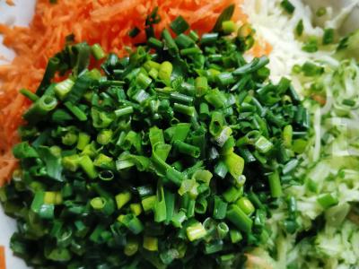 Vitaminų salotos su daržovėmis ir alyvuogių aliejumi Žingsnis 6