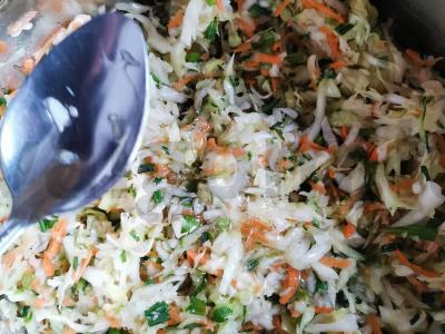 Vitaminų salotos su daržovėmis ir alyvuogių aliejumi Žingsnis 7