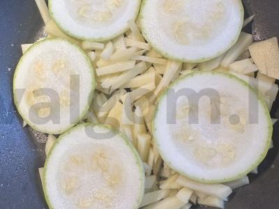 Keptuvė su cukinijomis, bekonu ir žaliu svogūnu Žingsnis 2