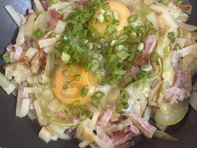 Keptuvė su cukinijomis, bekonu ir žaliu svogūnu Žingsnis 5