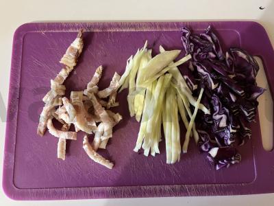 Kopūstų salotas su bekonu ir baltu sezamu Žingsnis 1