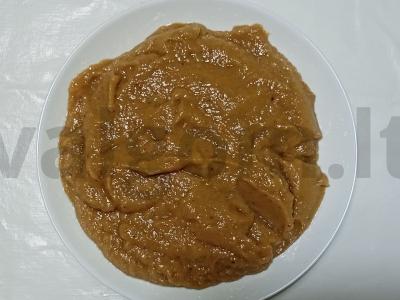 Ryškus salotas „Pusšalė“ su lašiša ir bananas Žingsnis 1