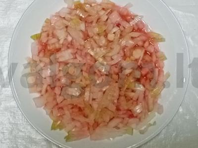 Ryškus salotas „Pusšalė“ su lašiša ir bananas Žingsnis 2