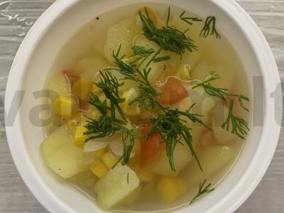 Kukurūzų ir bulvių sriuba pagrindine nuotrauka