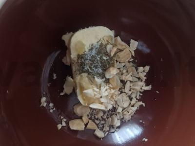 Tostai su sviestu ir riešutais Žingsnis 1