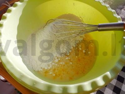 Purūs blynai su obuoliu pusryčiams Žingsnis 1